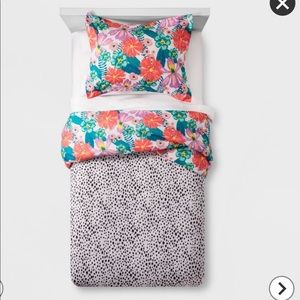 pillowfort floral bedding